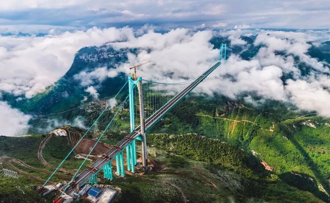 黔西南州双节旅游市场热度攀升 高空工程助力山地旅游新体验